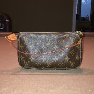 Louis Vuitton Pouchette